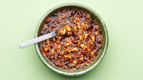 Chili crisp oil